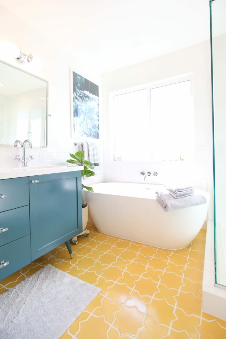 Modern, Bright Master Bathroom