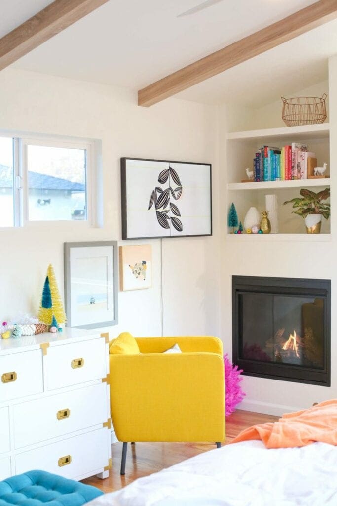 How to hide a TV in the bedroom