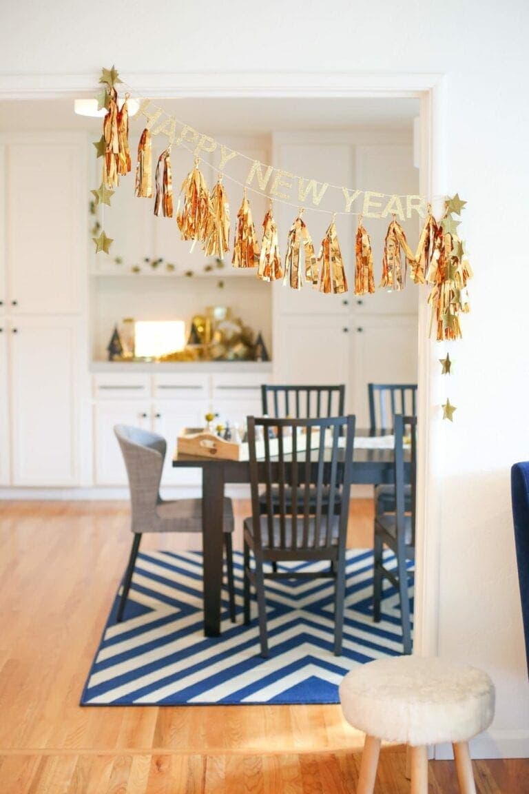 How to make an easy gold banner for New Year's Eve decorations