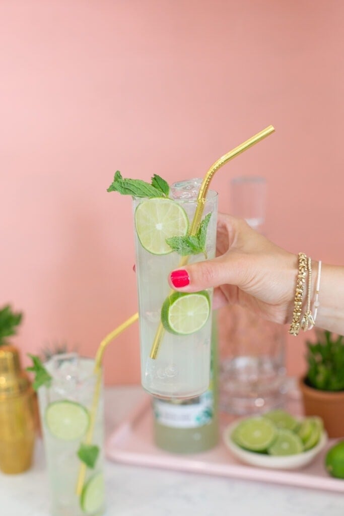 hand holding a mojito