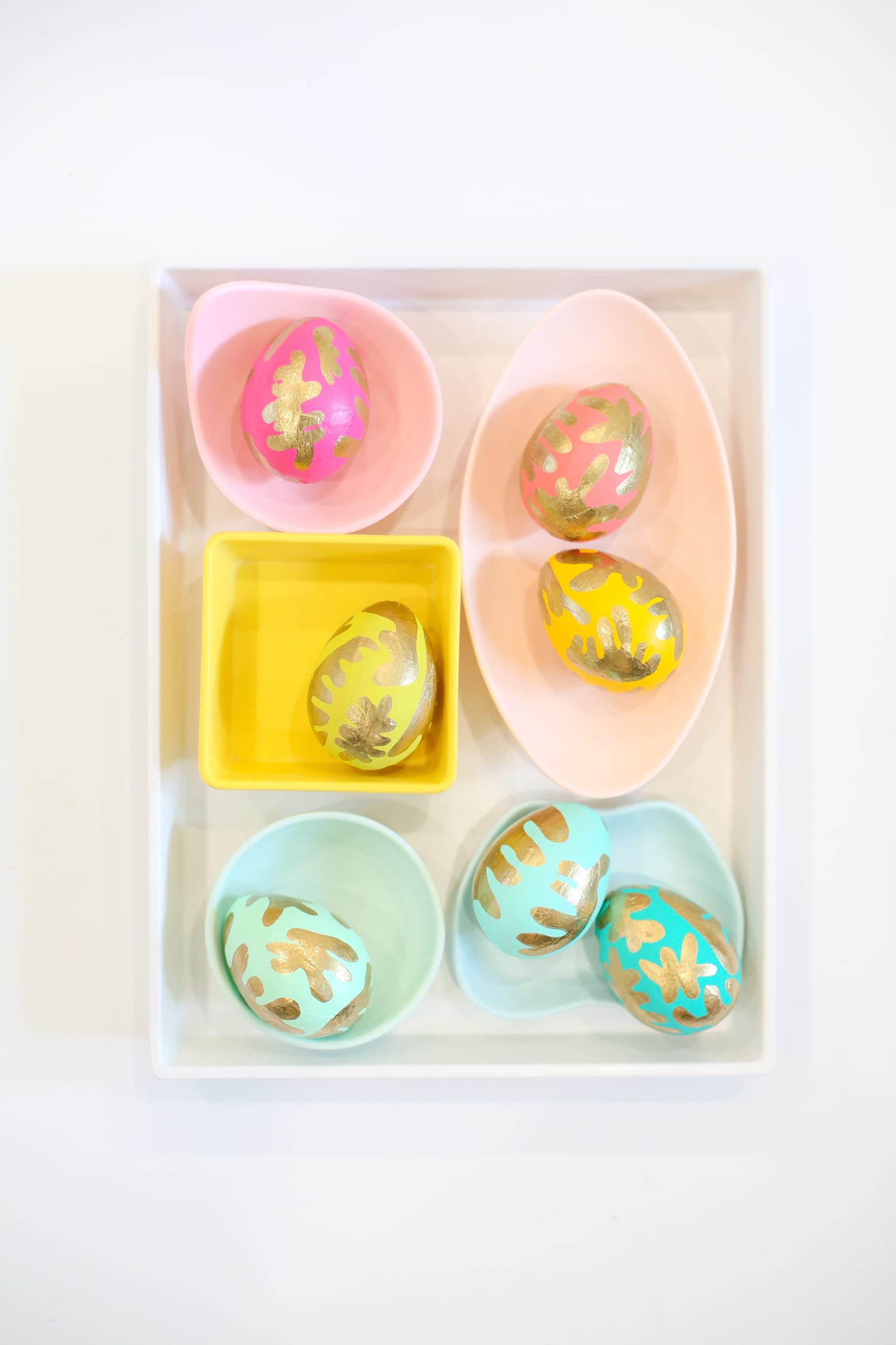 How to make modern gold painted Easter eggs