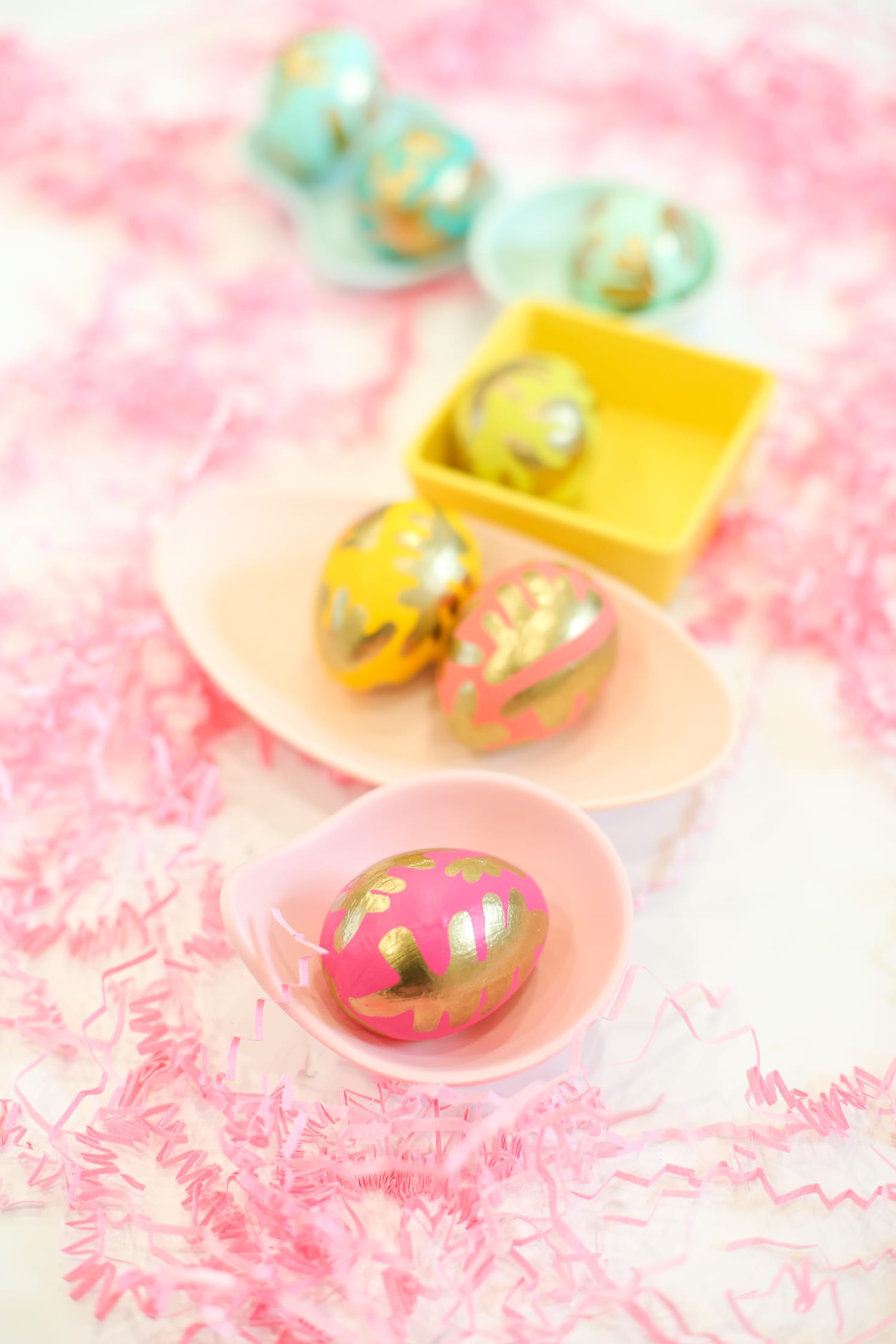 How to make modern gold painted Easter eggs