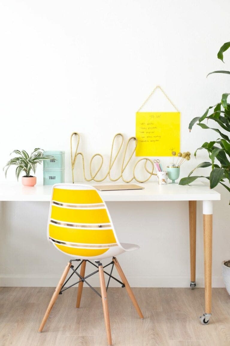 DIY Plexiglass Brainstorm and Note Board