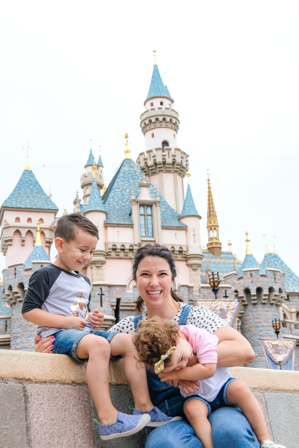 How to take awesome Disneyland family photos