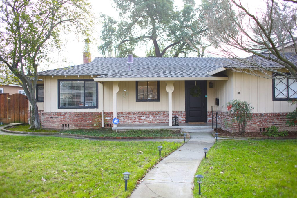 ranch style 1950's front yard