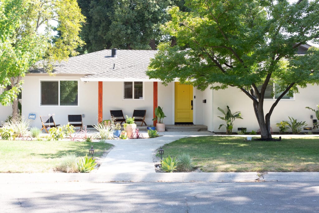 modern ranch style house