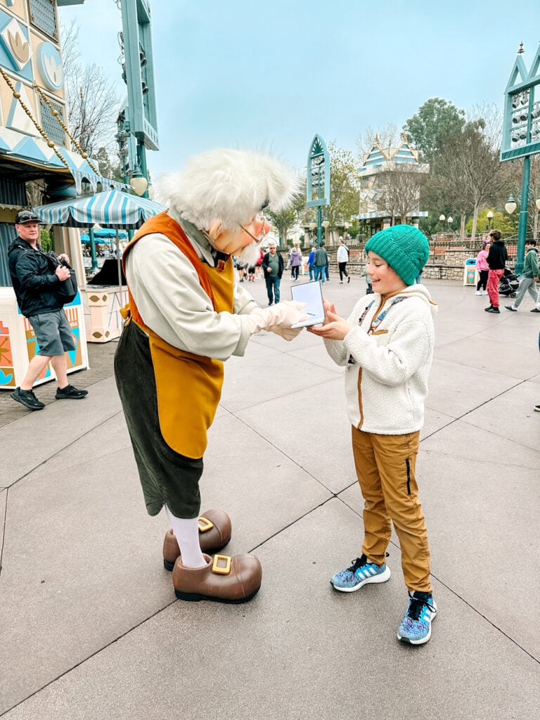 Meeting Characters in Disneyland: Every Tip You Need
