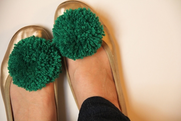 diy pompom shoe clip